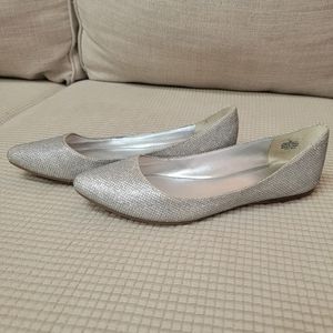 ✨️Silver Nine West Flats✨️